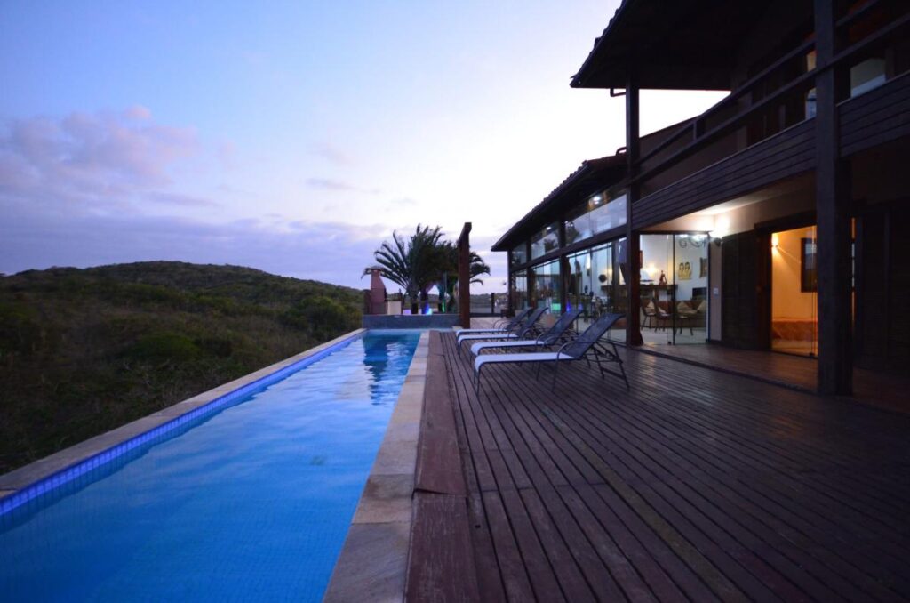 PISCINA-VISTA-BLUEBERRY-BEACH-HOUSE-VSTA-BUZIOS-scaled